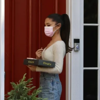 Стикер Ariana Grande 🧁 ; @HyalineWings - 8