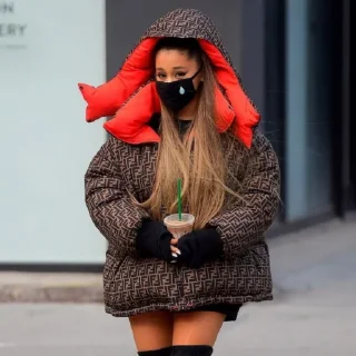 Стикер Ariana Grande 🧁 ; @HyalineWings - 2