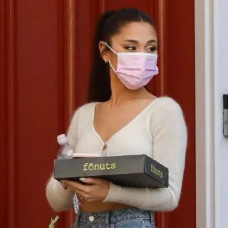 Стикер Ariana Grande 🧁 ; @HyalineWings - 9