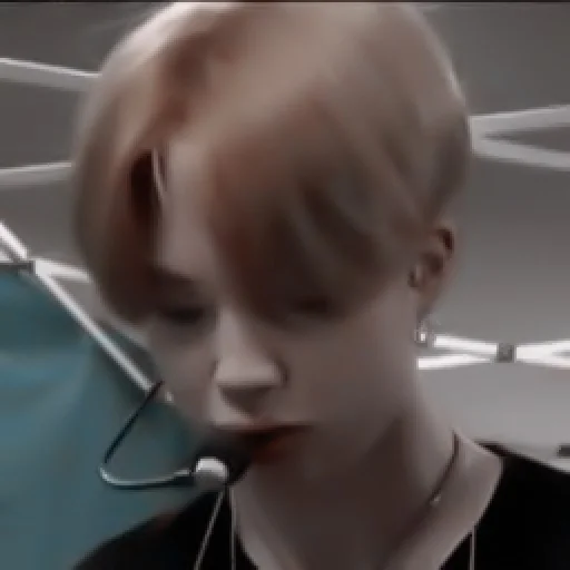 :; 𝗃𝗂𝗆𝗂𝗇 @xiroe - person