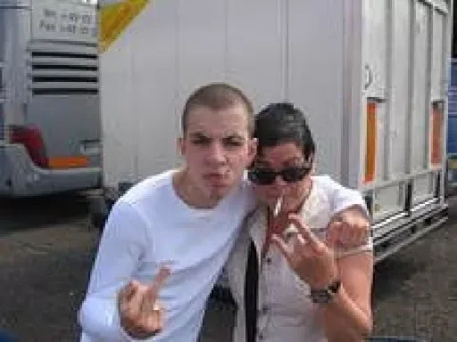 Человек одежда СМС