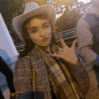 Стикер Янок Пирожок😎 - 2