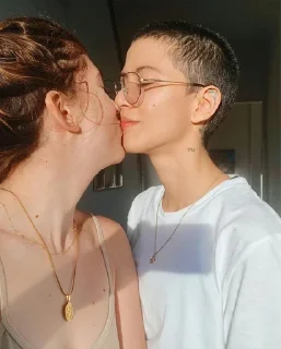 целовать Человек любовь