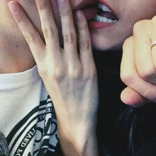 Человек палец гвоздь