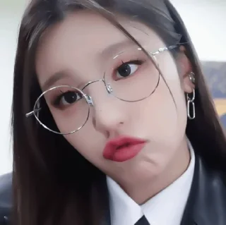 Стикер 유 . . yeji @expressmoonst ! - 7