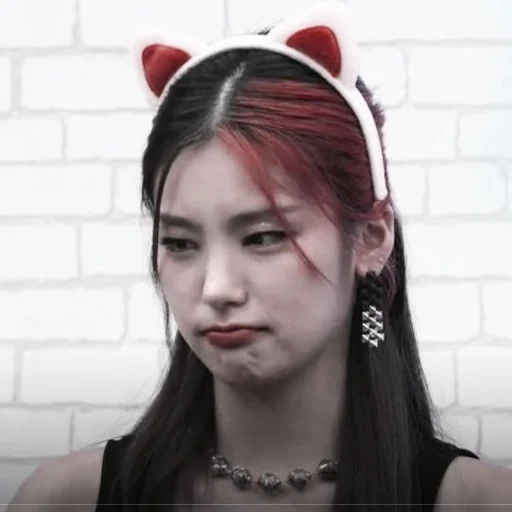 yejiforhedgehog @fancamstanf :: @fStikBot - person