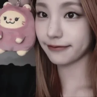 Sticker ✹ ?! 𝘮𝘰𝘰𝘥 :; 🎶 yeji by @solariwx - 3