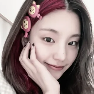 Sticker ✹ ?! 𝘮𝘰𝘰𝘥 :; 🎶 yeji by @solariwx - 0