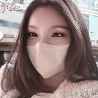 Sticker ✹ ?! 𝘮𝘰𝘰𝘥 :; 🎶 yeji by @solariwx - 7