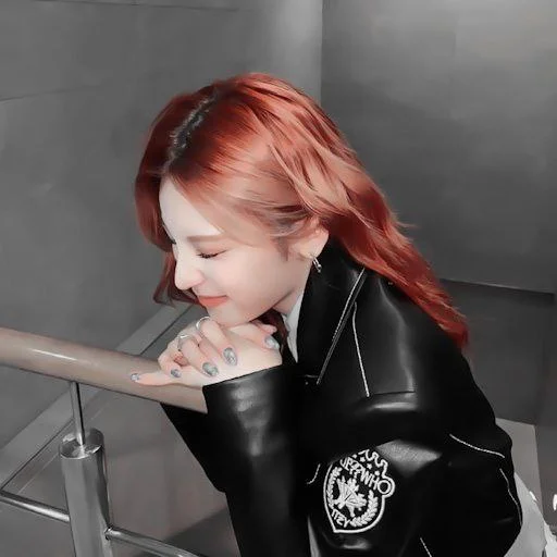 #𝐦𝐨𝐨𝐝: yeji ;: by @paradismaudit - Человек