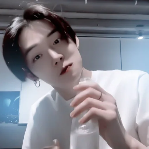 🧷୭̥𝒀𝑬𝑶𝑵𝑱𝑼𝑵 𓄲 @str1wb3rry - human face