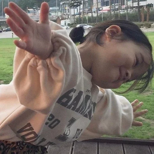 Sticker ylay by @fStikBot - 10