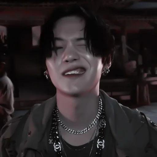 𖠿 :: YOONGI 𖥻 @MDDELICIEUX - person