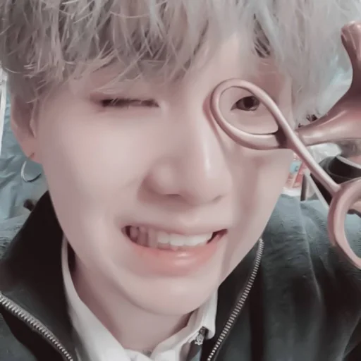 Sticker #𝐦𝐨𝐨𝐝: 𝘆𝗼𝗼𝗻𝗴𝗶 ;: by @paradismaudit - 3