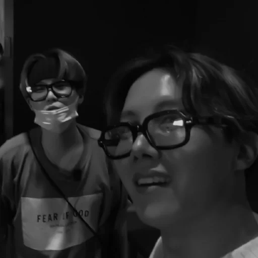 や 𝗁𝗈𝗌𝖾𝗈𝗄 & 𝗒𝗈𝗈𝗇𝗀𝗂 🎳 ;: @smstickerr - person