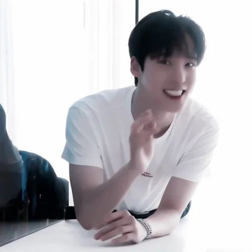 Стикер yunhopeacej - 1