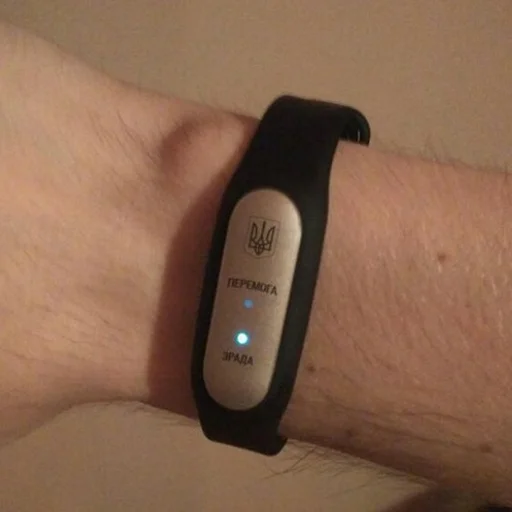 Человек часы часы